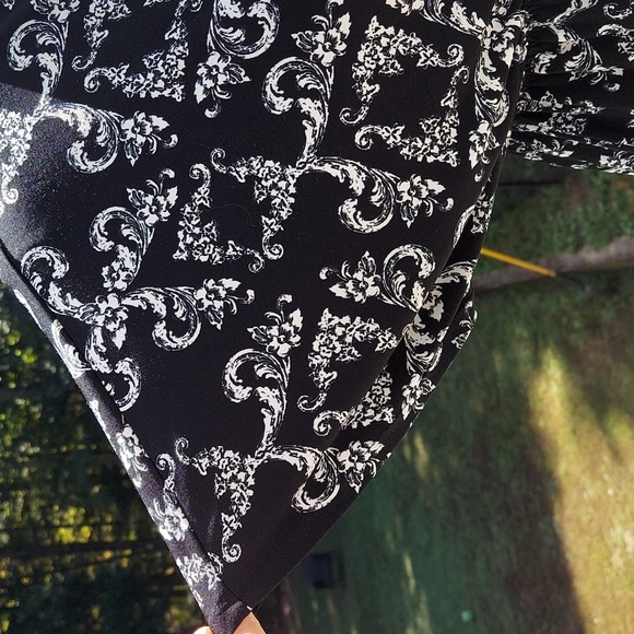 WHBM Medium size top with loose short sleeves - Picture 5 of 5